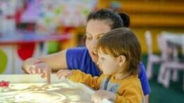 “L’autismo è un modo diverso di vedere il mondo”. La mostra a Villa Alba