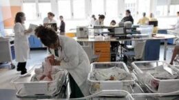 “Ho perso 2 figlie per una malattia metabolica rara. Ora lotto per lo screening neonatale”