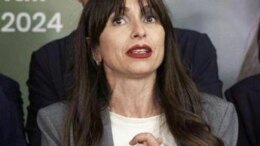 La governatrice Stefania Proietti denuncia: “Contro di me meme e insulti sessisti”