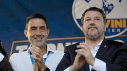 Lega, Salvini consegna a Vannacci la tessera del partito
