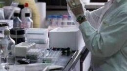 Tumori, biopsia liquida e su tessuti: cura mirata su doppio test migliora sopravvivenza