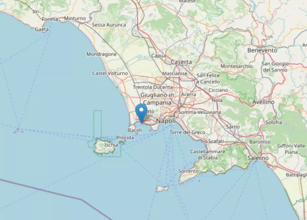 Terremoti, scossa di magnitudo 4.4 nella zona dei Campi Flegrei Terremoti, scossa di magnitudo 4.4 nella zona dei Campi Flegrei
