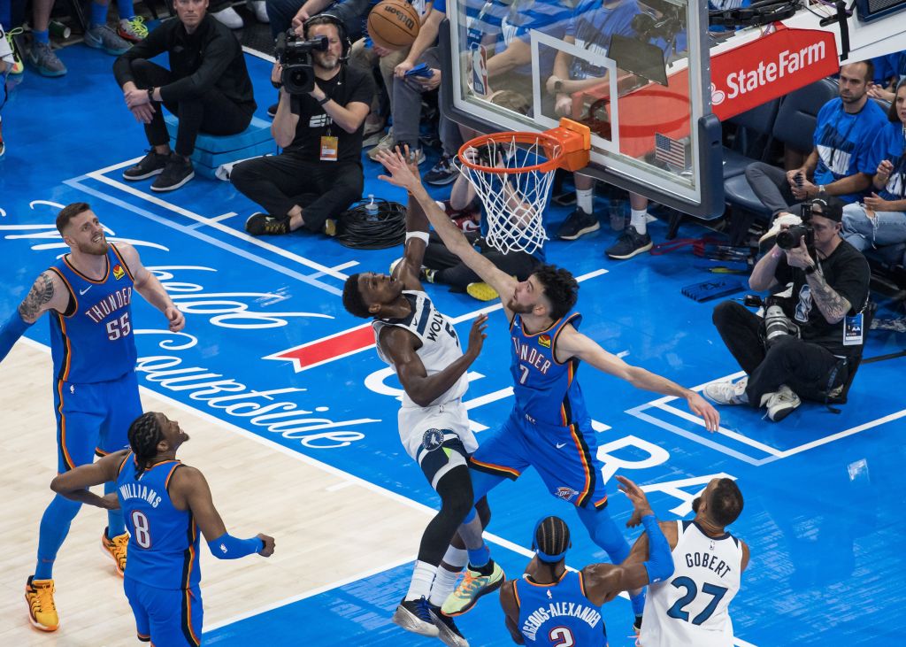 Oklahoma vince a Minneapolis e vola sul 3-1, è ad un passo dalle Nba Finals Oklahoma vince a Minneapolis e vola sul 3-1, è ad un passo dalle Nba Finals