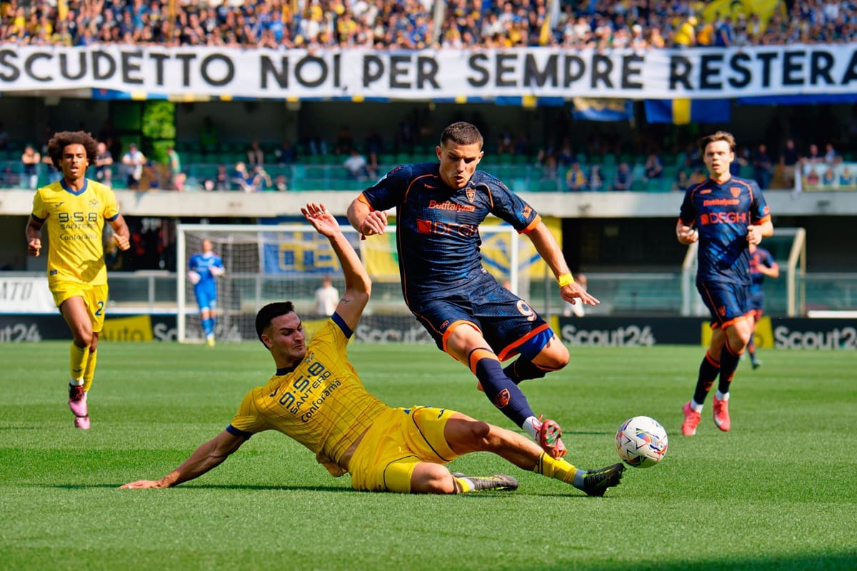 Coppola risponde a Krstovic, 1-1 nello scontro salvezza tra Verona e Lecce Coppola risponde a Krstovic, 1-1 nello scontro salvezza tra Verona e Lecce