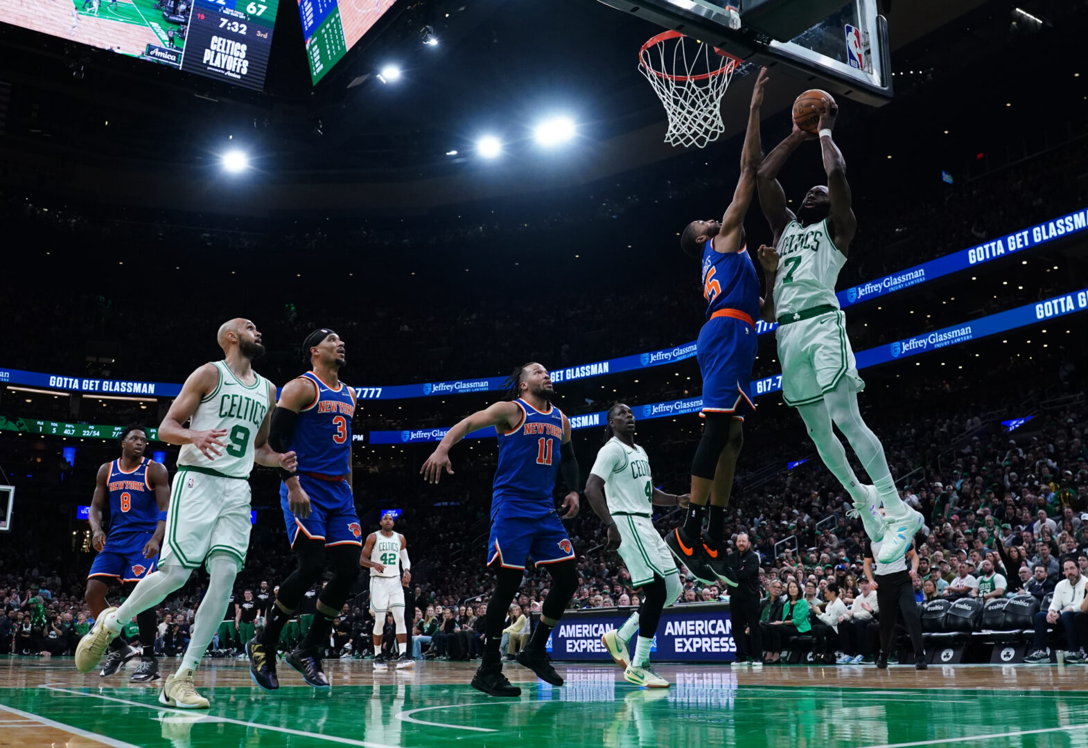 Altra rimonta Knicks e Boston sotto 2-0, OKC travolge Denver Altra rimonta Knicks e Boston sotto 2-0, OKC travolge Denver