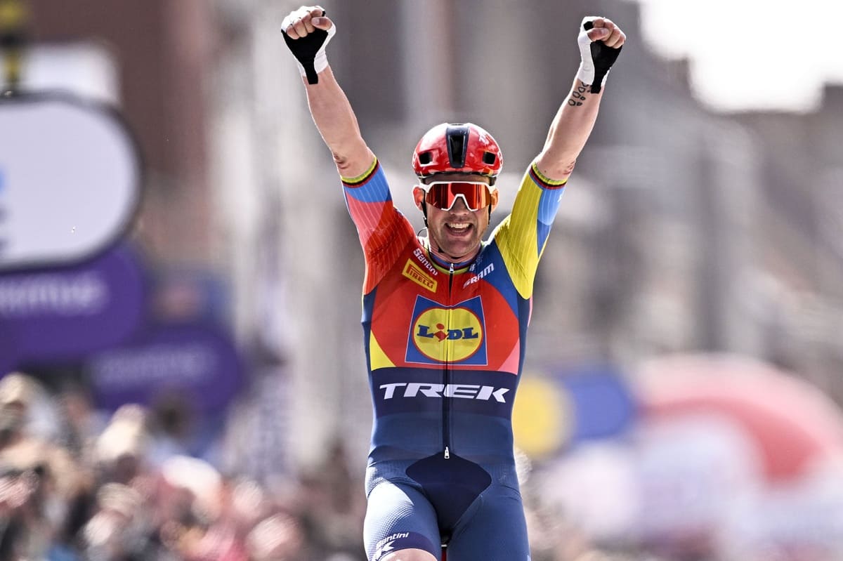 Pedersen concede il bis al Giro d’Italia, vince la terza tappa e si riprende la maglia rosa Pedersen concede il bis al Giro d’Italia, vince la terza tappa e si riprende la maglia rosa