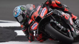 Bezzecchi trionfa a Silverstone, ritiro per Bagnaia e Quartararo