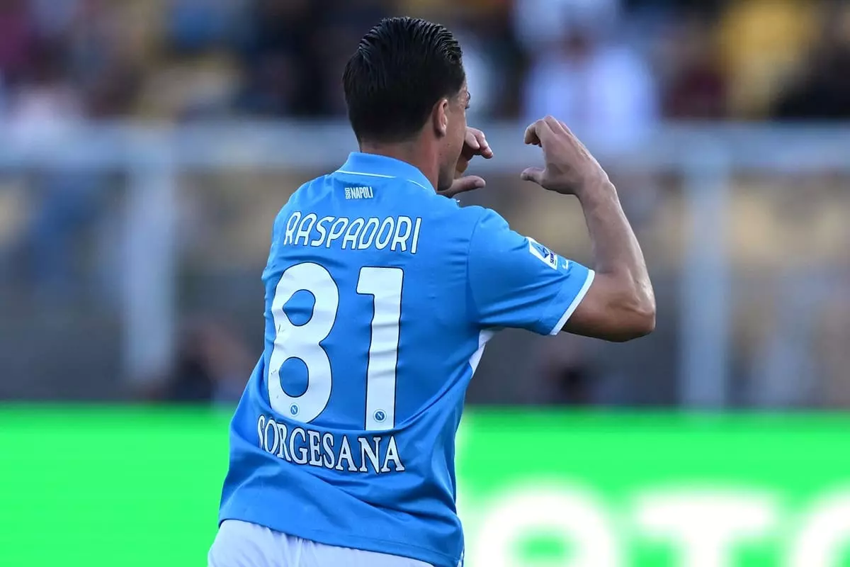 Il Napoli vince di misura e fa un passo verso lo scudetto, a Lecce 0-1 targato Raspadori Il Napoli vince di misura e fa un passo verso lo scudetto, a Lecce 0-1 targato Raspadori