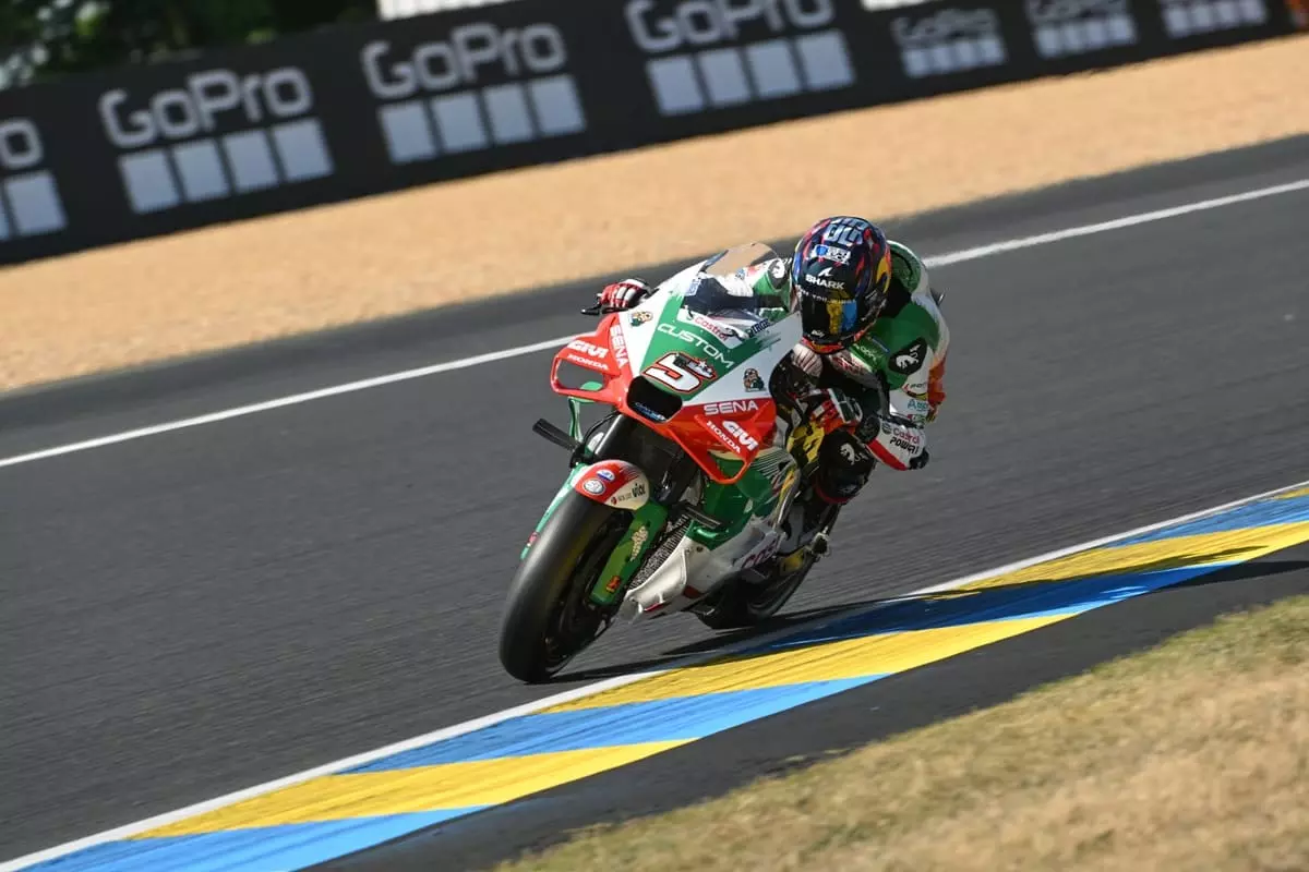 Zarco trionfa nella pioggia Le Mans davanti a Marc Marquez, Bagnaia cade ed è 16° Zarco trionfa nella pioggia Le Mans davanti a Marc Marquez, Bagnaia cade ed è 16°