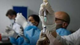 Covid, Bassetti: “In campana con la nuova variante, in Asia aumento di casi”