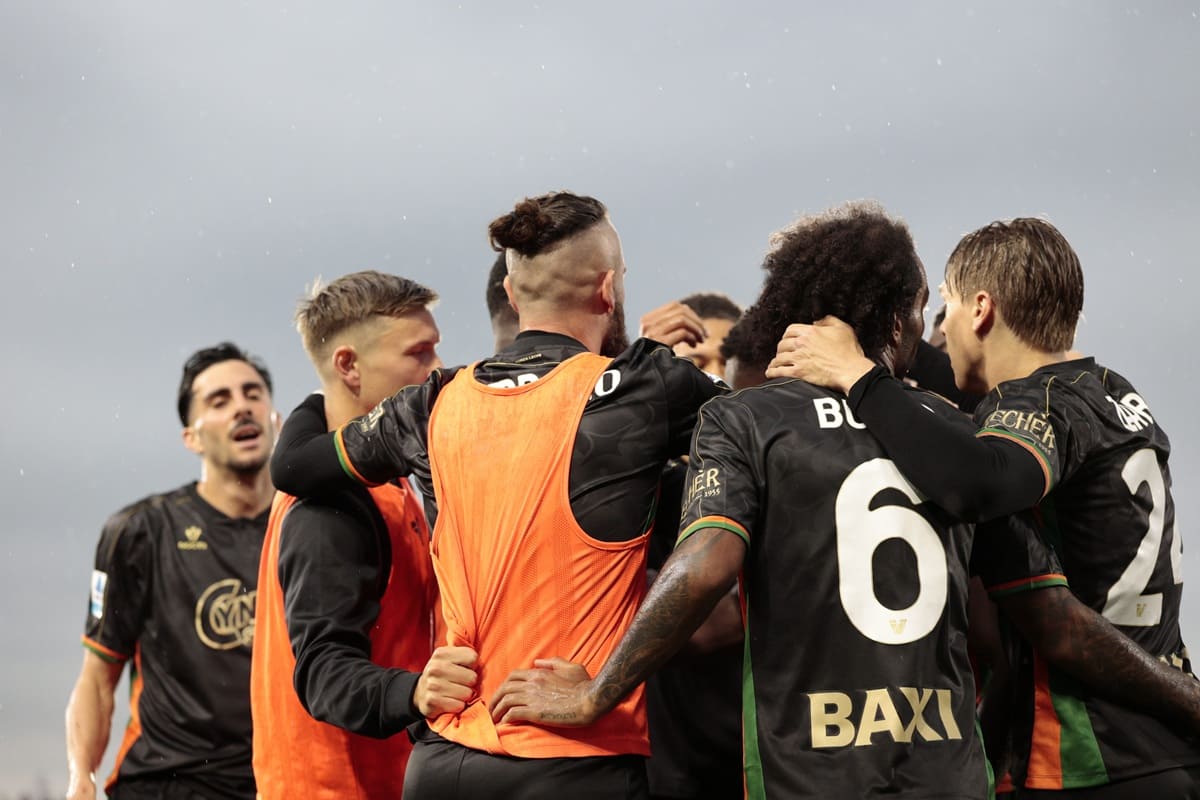 Venezia in zona salvezza a due giornate dalla fine, 2-1 contro una Fiorentina spenta Venezia in zona salvezza a due giornate dalla fine, 2-1 contro una Fiorentina spenta