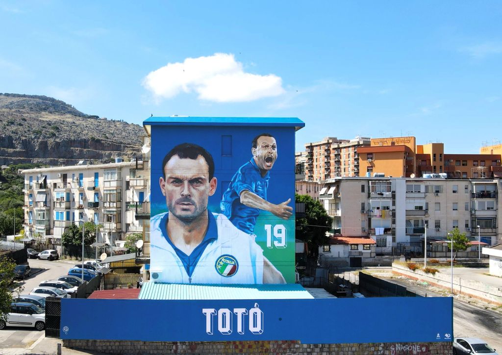 Al Cep di Palermo il murale di Scalisi Palminteri dedicato a Schillaci Al Cep di Palermo il murale di Scalisi Palminteri dedicato a Schillaci