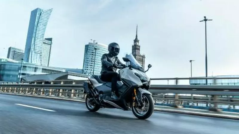 Arriva la versione 2025 di Yamaha TMAX e TMAX Tech MAX Arriva la versione 2025 di Yamaha TMAX e TMAX Tech MAX