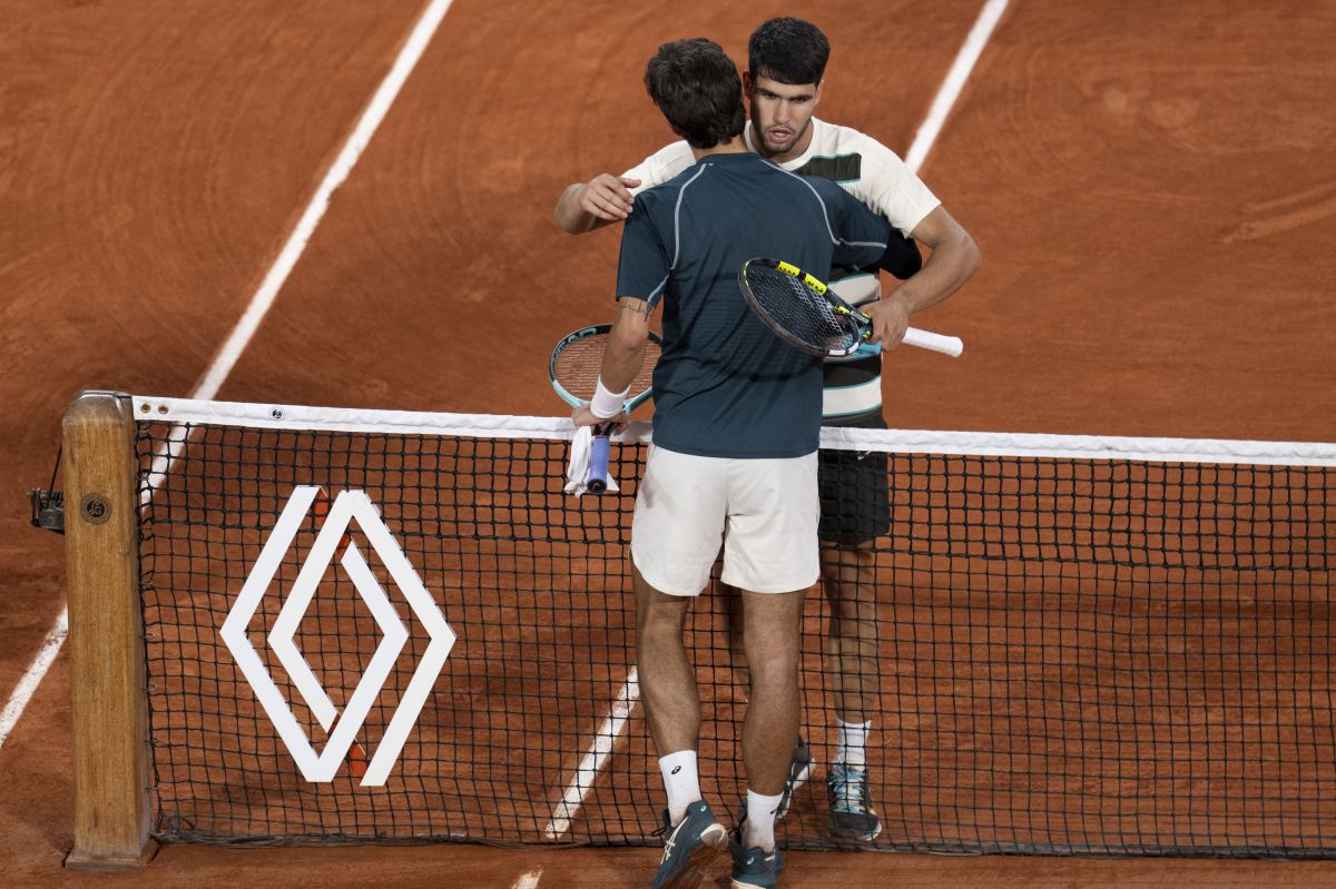 Musetti si ritira, Alcaraz in finale al Roland Garros Musetti si ritira, Alcaraz in finale al Roland Garros