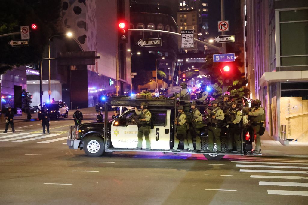 Los Angeles, proteste e arresti di massa. Trump “Manifestanti animali” Los Angeles, proteste e arresti di massa. Trump “Manifestanti animali”