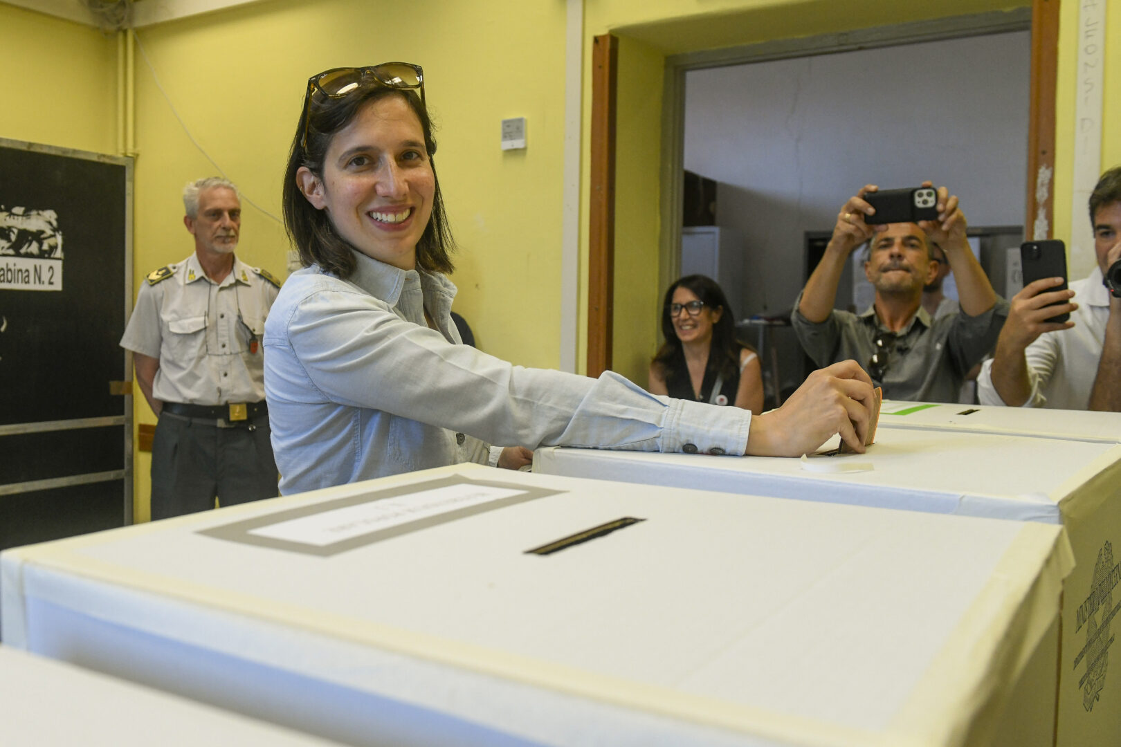 Referendum, quorum lontano dopo il primo giorno di votazioni. Si torna alle urne lunedì dalle 7 Referendum, quorum lontano dopo il primo giorno di votazioni. Si torna alle urne lunedì dalle 7