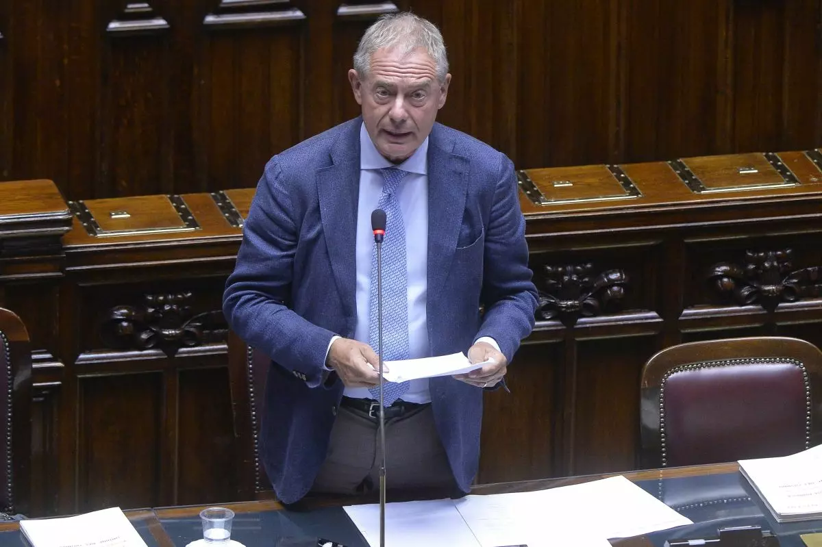 Ex Ilva, Urso “Riunione no-stop, passare da discussioni a decisioni” Ex Ilva, Urso “Riunione no-stop, passare da discussioni a decisioni”