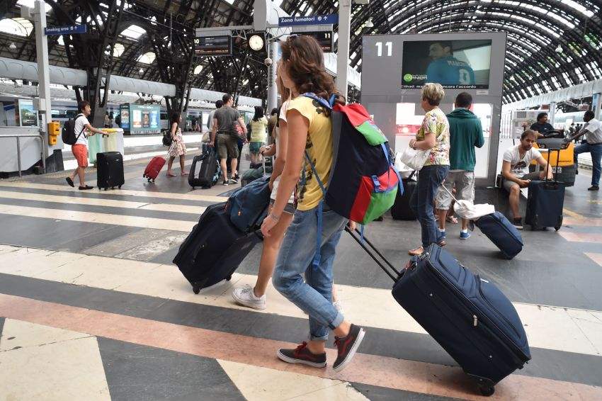 Ad agosto arrivi turisti italiani e stranieri in crescita Ad agosto arrivi turisti italiani e stranieri in crescita