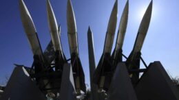 Corea del Nord, testati due nuovi missili di difesa aerea