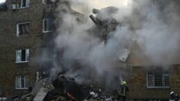 Ucraina, massiccio attacco notturno su Kiev: 12 morti e decine di feriti