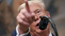 Trump attacca Abc e Nbc: “Ramo dei Democratici, sono favorevole a revoca licenza”