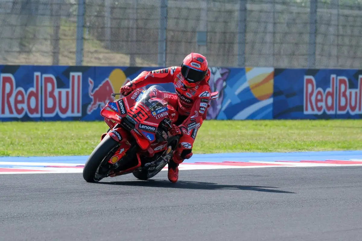 Marc Marquez domina Practice a Misano, tre italiani alle sue spalle Marc Marquez domina Practice a Misano, tre italiani alle sue spalle