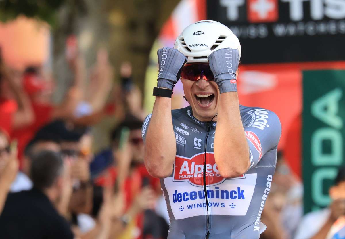 Terza volata vincente di Philipsen alla Vuelta 2025 Terza volata vincente di Philipsen alla Vuelta 2025
