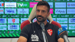 Vigilia Padova-Frosinone Andreoletti: “Orgoglioso del ritorno degli ultras, dobbiamo meritarceli. Frosinone squadra d’intensità”
