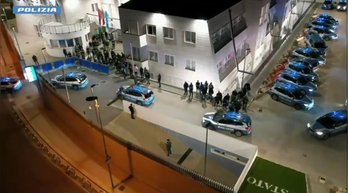 Maxi operazione contro lo spaccio di droga ad Andria, 30 arrestati Maxi operazione contro lo spaccio di droga ad Andria, 30 arrestati