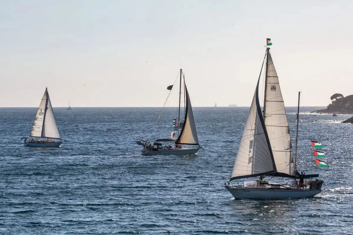 Israele “Attivisti Flotilla sani e salvi, presto espulsi” Israele “Attivisti Flotilla sani e salvi, presto espulsi”