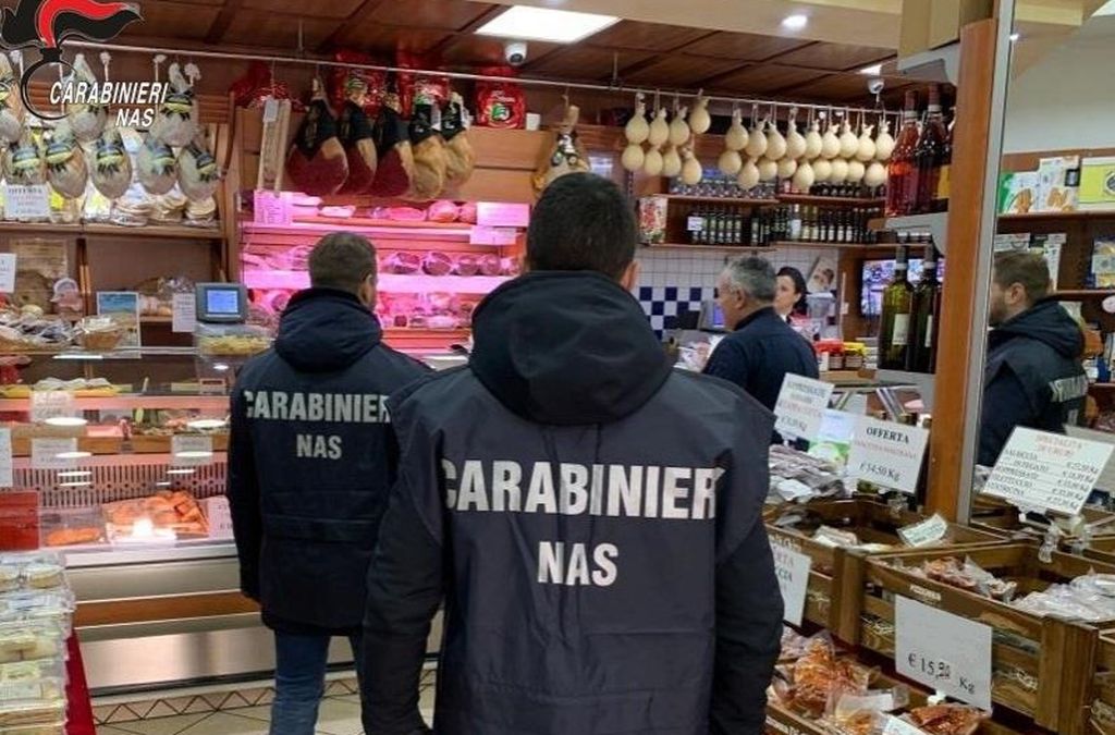 Nas Napoli sequestrano nei supermercati 21 tonnellate di alimenti Nas Napoli sequestrano nei supermercati 21 tonnellate di alimenti