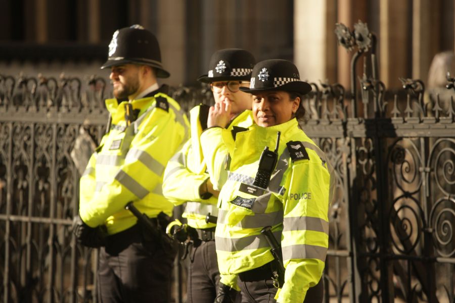 Attacco a sinagoga di Manchester, 4 feriti. Colpito l’attentatore Attacco a sinagoga di Manchester, 4 feriti. Colpito l’attentatore