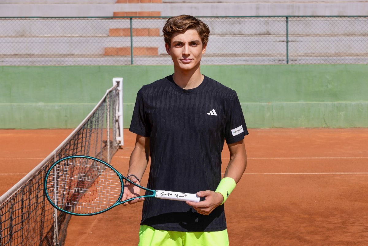 Giovane tennista Vasamì testimonial Intesa Sanpaolo con Sinner e Paolini Giovane tennista Vasamì testimonial Intesa Sanpaolo con Sinner e Paolini