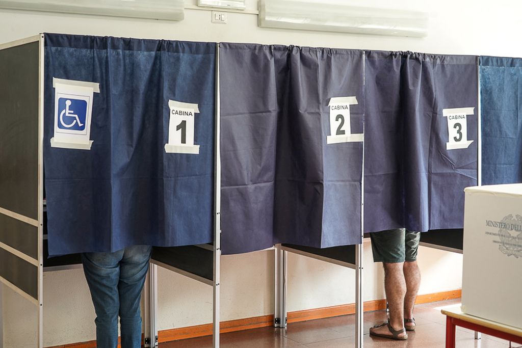 Regionali Toscana, affluenza al 35% alle 23. Domani si vota fino alle 15 Regionali Toscana, affluenza al 35% alle 23. Domani si vota fino alle 15