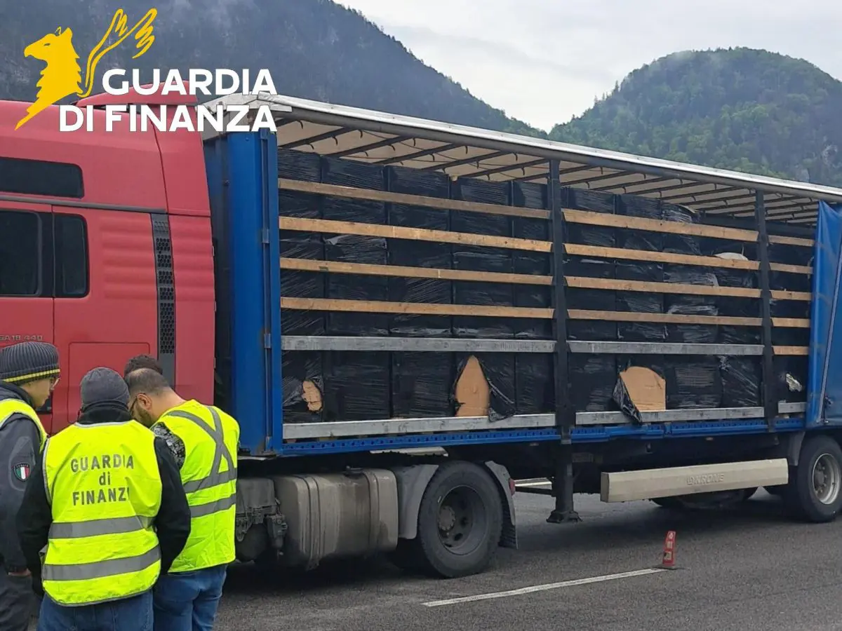 Sequestrate 15 tonnellate di tabacco alla frontiera di Tarvisio Sequestrate 15 tonnellate di tabacco alla frontiera di Tarvisio
