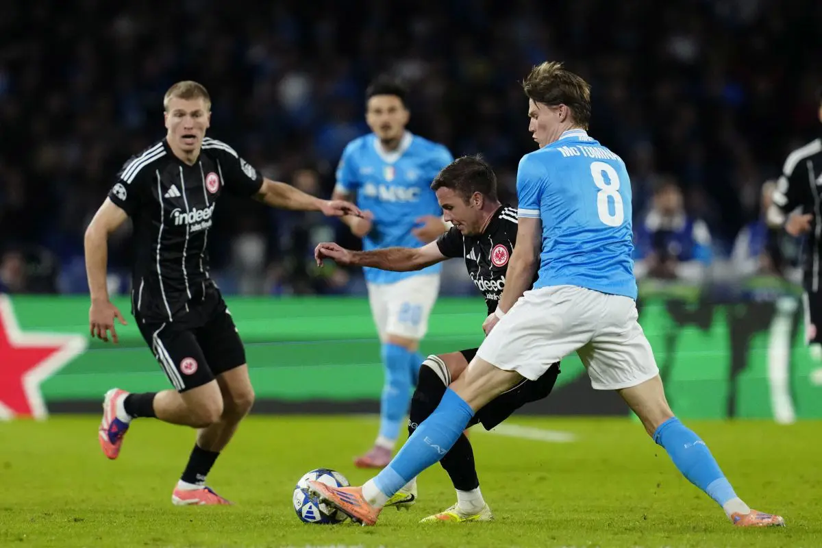 Il Napoli sbatte contro l’Eintracht, 0-0 al “Maradona” Il Napoli sbatte contro l’Eintracht, 0-0 al “Maradona”
