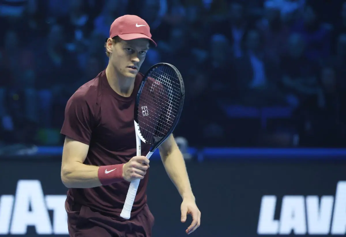 Atp Finals, Sinner batte Zverev e va in semifinale Atp Finals, Sinner batte Zverev e va in semifinale