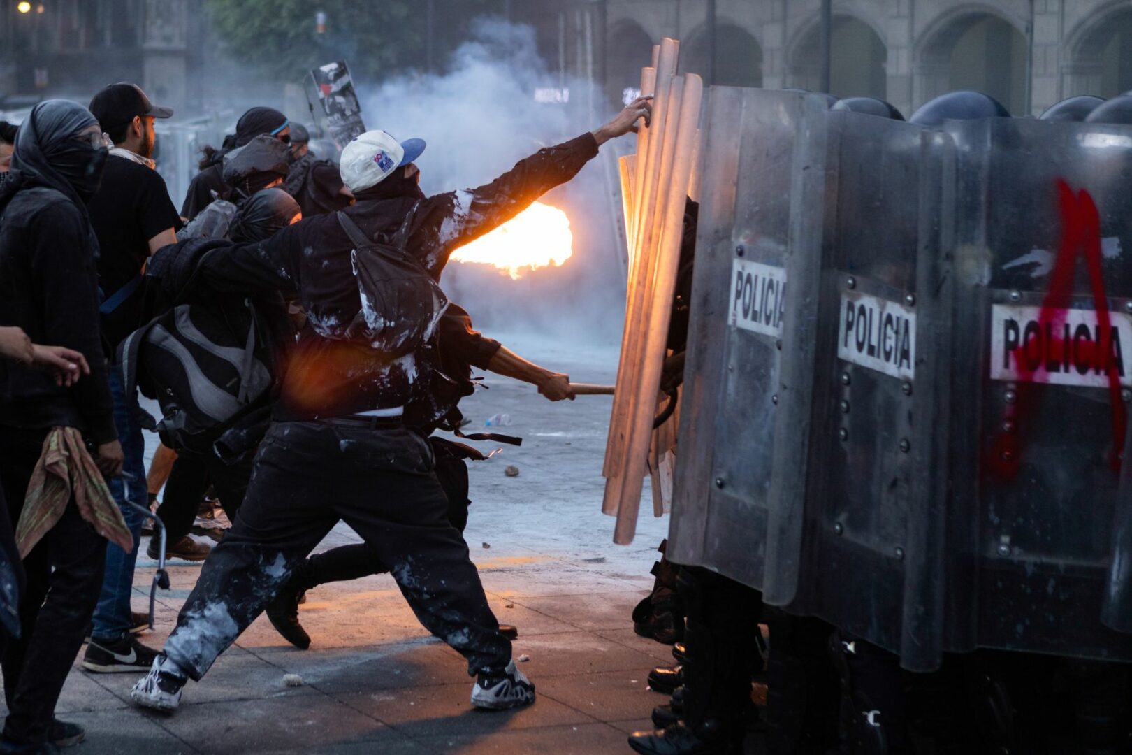 Scontri in Messico durante protesta “Generazione Z”, feriti e arresti Scontri in Messico durante protesta “Generazione Z”, feriti e arresti