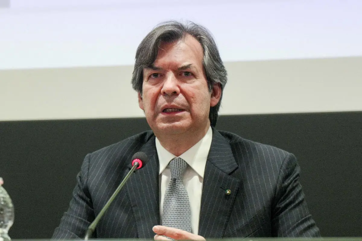 Intesa Sanpaolo, Messina “Fare di più per crescita. Maggiore rispetto per banche” Intesa Sanpaolo, Messina “Fare di più per crescita. Maggiore rispetto per banche”