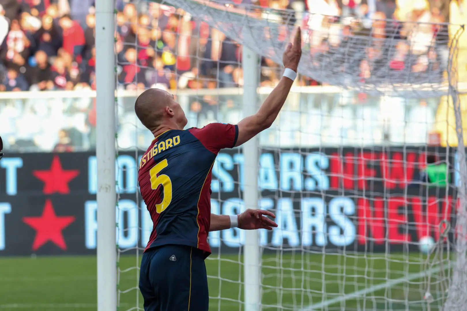 Borrelli show non basta, a Cagliari il Genoa agguanta il 3-3 finale Borrelli show non basta, a Cagliari il Genoa agguanta il 3-3 finale