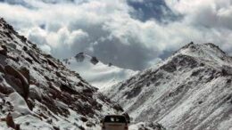 Gomme invernali o catene a bordo, dal 15 novembre scatta l’obbligo: cosa c’è da sapere