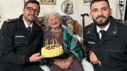 Favignana, Carabinieri festeggiano i 104 anni di Zia Rosina