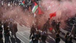 Virtus-Maccabi, corteo Pro Pal contro la squadra israeliana. Bologna blindata
