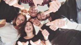 ‘Vivere da adolescenti’, Demopolis traccia il ritratto di una nuova generazione di giovani pragmatica e sorprendente