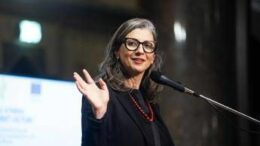 Assalto a La Stampa, Albanese: “Condanno ma sia monito”. Meloni: “Giustificare è grave”