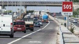 A piedi di corsa sul Grande Raccordo Anulare, uomo salvato da due poliziotti
