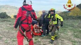 Trattore precipita in un burrone, due morti e un ferito nel Crotonese