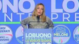 Puglia, centrodestra unito a Bari per Lobuono. Meloni: “Manovra per ricchi? Ci vuole coraggio a dirlo”