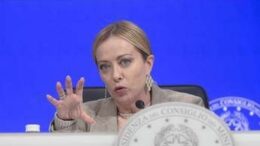 Sondaggio politico: Fratelli d’Italia stabile al comando, su Forza Italia