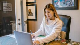 Stop alla timbratura per la rilevazione presenze: la sfida digitale tra lavoro ibrido e compliance normativa